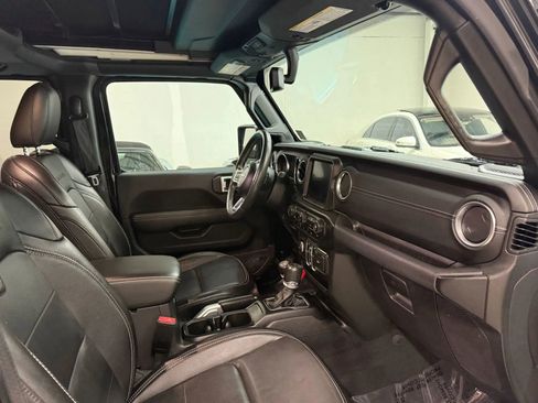 Used 2022 Jeep Wrangler Unlimited Sahara w/ Cold Weather Group AWD/4WD image 22