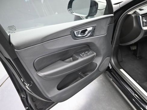 Used 2025 Volvo XC60 B5 Plus w/ Climate Package AWD/4WD image 13