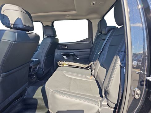 Used 2023 Toyota Tundra Limited AWD/4WD image 11