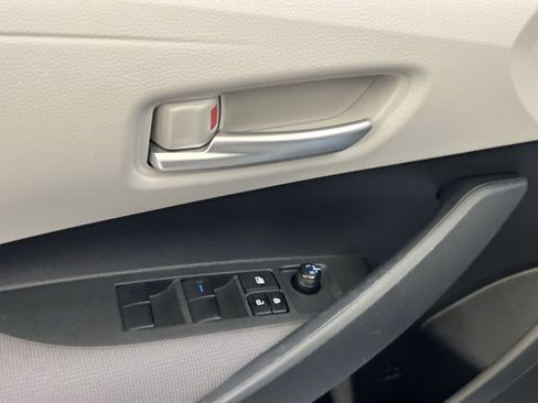 Used 2020 Toyota Corolla LE FWD image 14