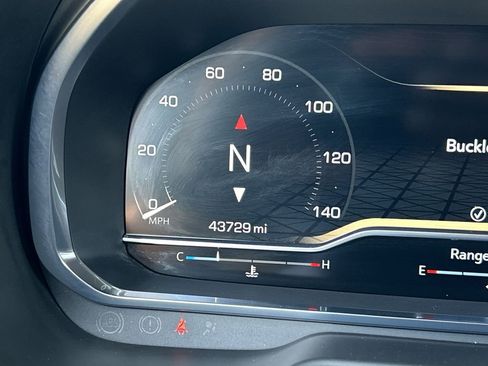 Used 2022 GMC Yukon XL SLT w/ SLT Luxury Package image 12