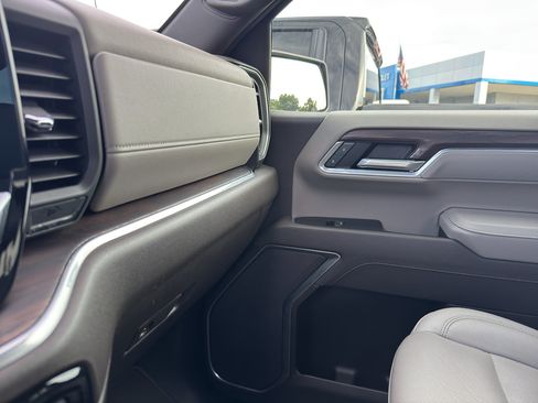 Used 2025 GMC Sierra 1500 SLT AWD/4WD image 21