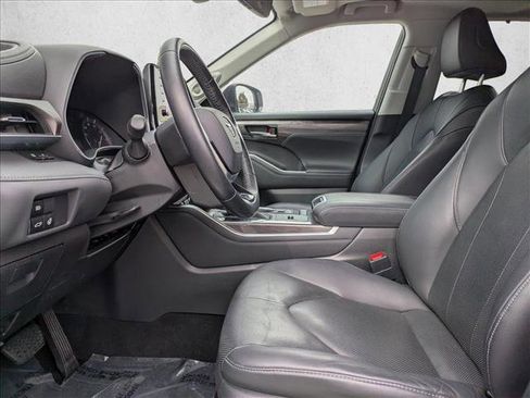 Used 2020 Toyota Highlander Limited image 12