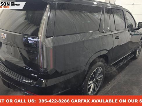 Used 2025 Cadillac Escalade ESV Sport image 9