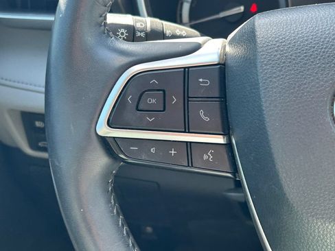 Used 2022 Toyota Highlander XLE FWD image 37