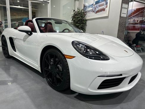Used 2017 Porsche 718 Boxster RWD image 19