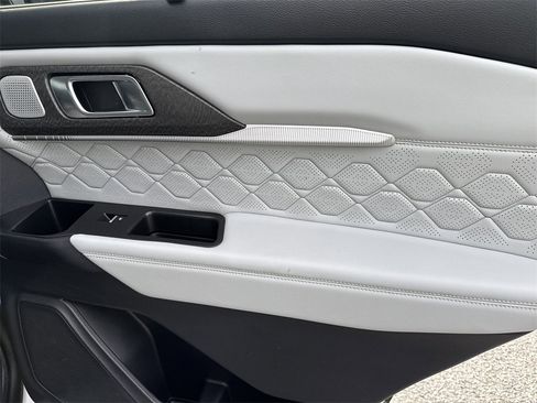 Used 2025 Ford Explorer Platinum w/ LUX Leather Package image 16