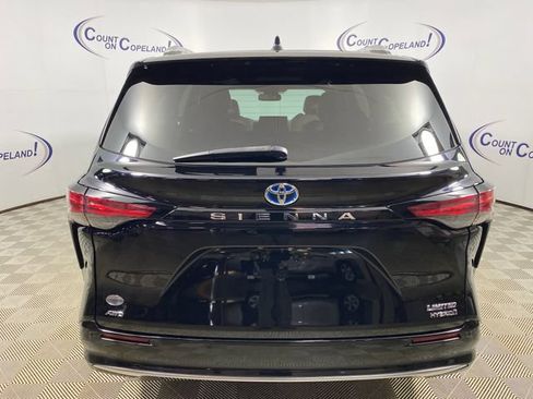 Certified 2021 Toyota Sienna Limited AWD/4WD image 5