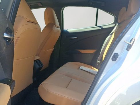 Used 2025 Lexus UX 300h AWD image 8