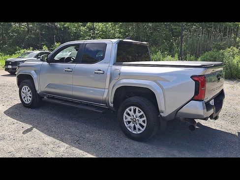 Used 2024 Toyota Tacoma SR5 AWD/4WD image 6