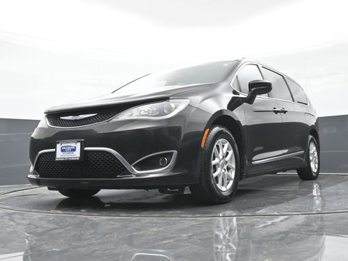 Used 2020 Chrysler Pacifica Touring-L image 40
