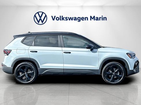 New 2026 Volkswagen Taos SE image 6