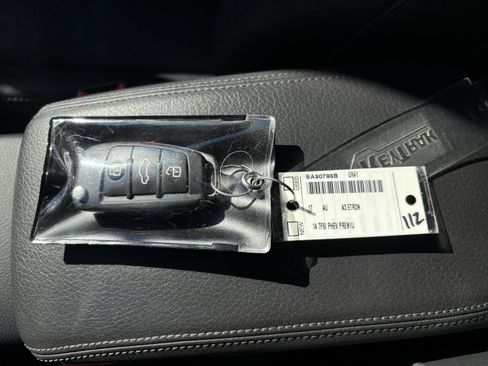 Used 2017 Audi A3 e-tron Premium w/ Sport Package image 38