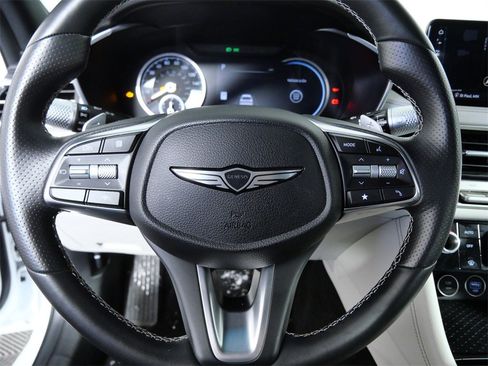 Used 2025 Genesis G70 2.5T image 23