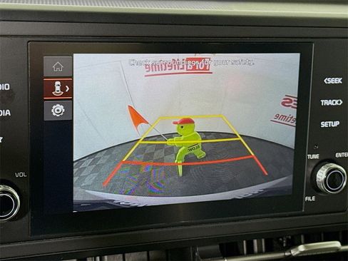 Used 2023 Kia Carnival LX image 6