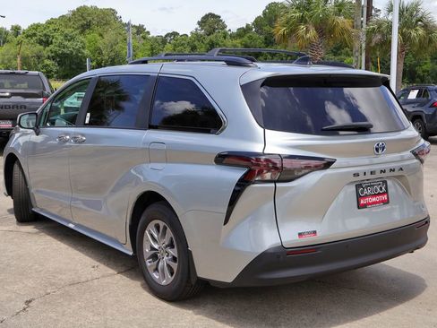 Used 2025 Toyota Sienna XLE FWD image 24