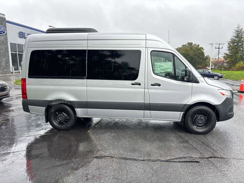 Used 2024 Mercedes-Benz Sprinter 2500 image 2