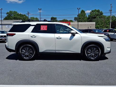 Certified 2023 Nissan Pathfinder SV w/ SV Premium Package AWD/4WD image 8