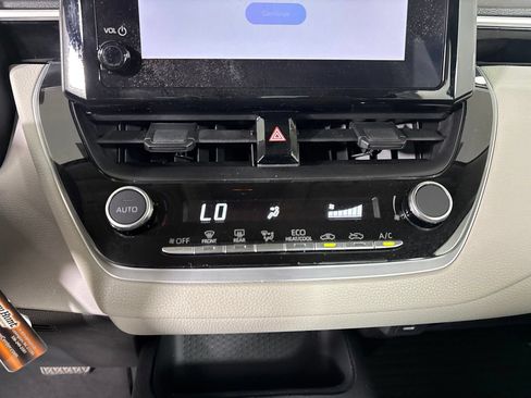 Used 2025 Toyota Corolla LE FWD image 19