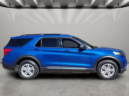 Used 2022 Ford Explorer XLT AWD/4WD image 4