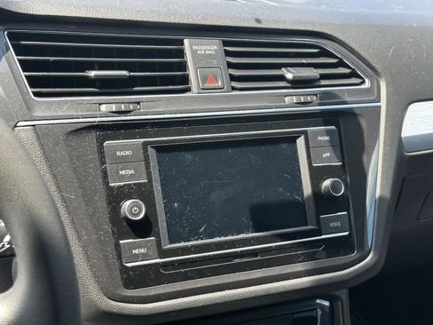Used 2021 Volkswagen Tiguan S FWD image 11