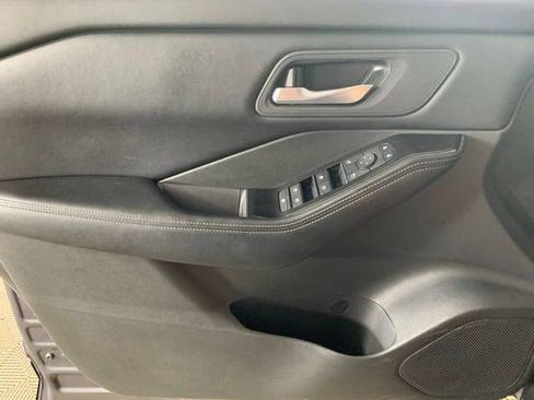 Used 2025 Nissan Rogue SV AWD/4WD image 32