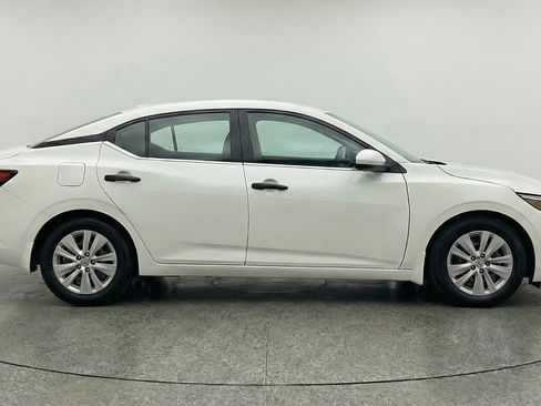 Used 2025 Nissan Sentra S image 9