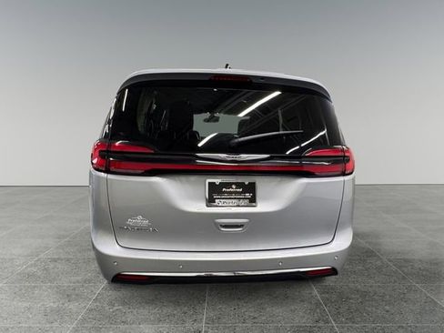 Used 2024 Chrysler Pacifica Touring-L FWD image 22