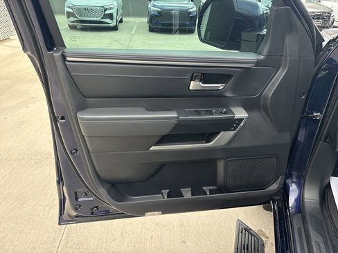 Used 2025 Toyota Sequoia Platinum image 10