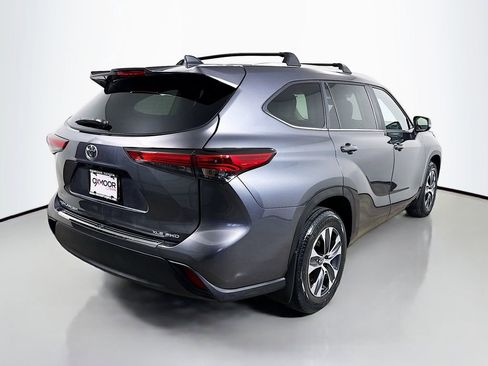 Certified 2023 Toyota Highlander XLE image 7