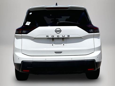 Used 2024 Nissan Rogue S FWD image 5