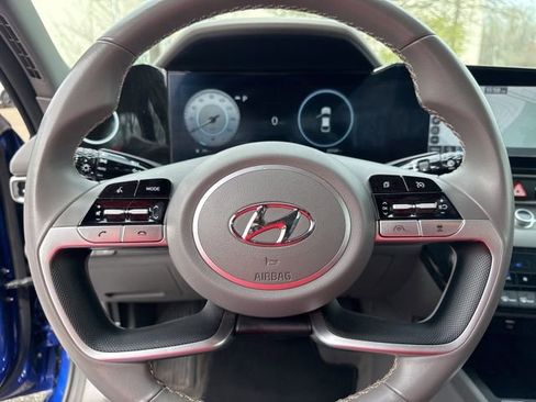 Used 2023 Hyundai Elantra SEL w/ Convenience Package image 9