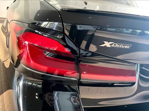 Used 2023 BMW M550i xDrive w/ Executive Package image 34