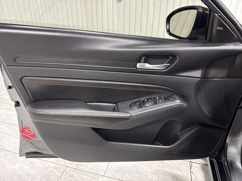Used 2022 Nissan Altima 2.5 SR FWD image 23