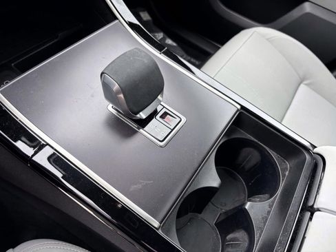 Used 2026 Land Rover Range Rover Velar Dynamic SE image 17