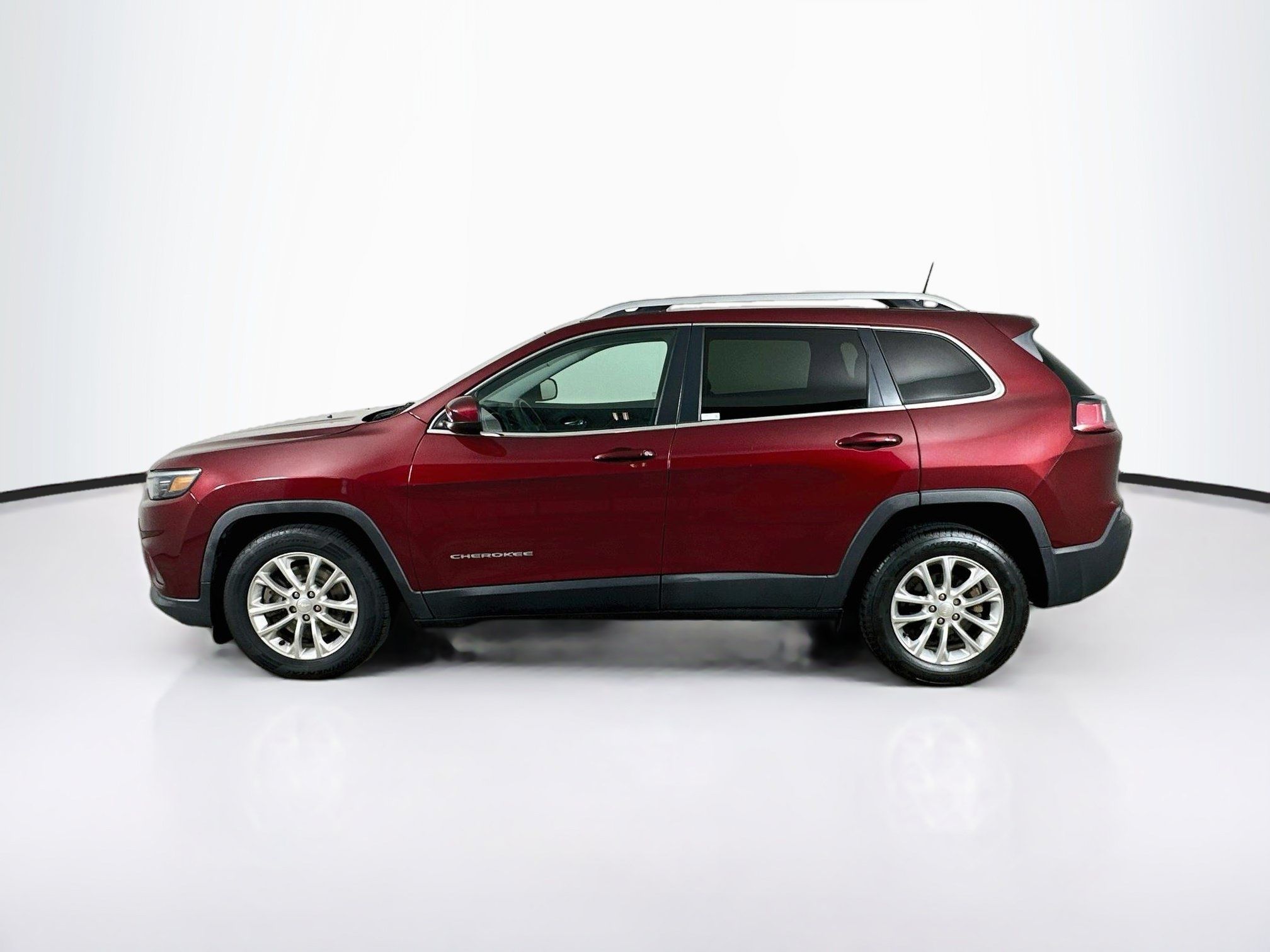Used 2019 Jeep Cherokee Latitude w/ Popular Appearance Group FWD image 4