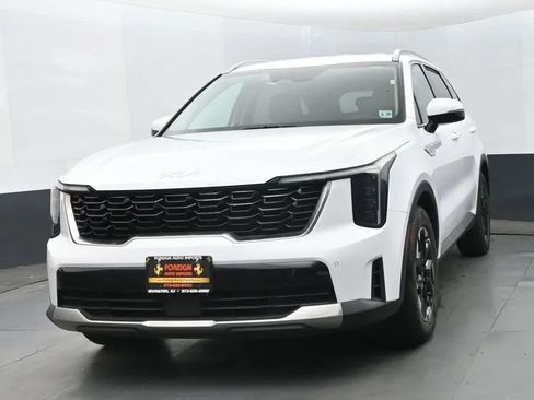 Used 2024 Kia Sorento S FWD image 1