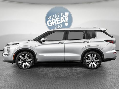 New 2026 Mitsubishi Outlander AWD image 3