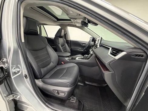 Used 2022 Toyota RAV4 Limited AWD/4WD image 26