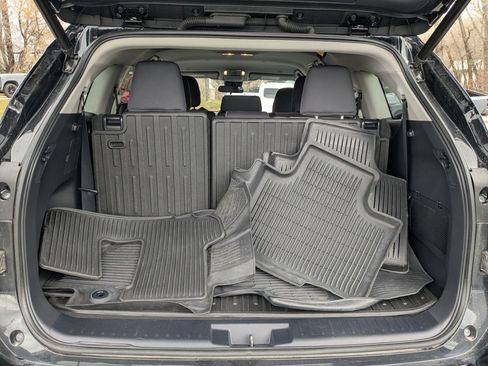 Used 2023 Toyota Highlander LE image 34