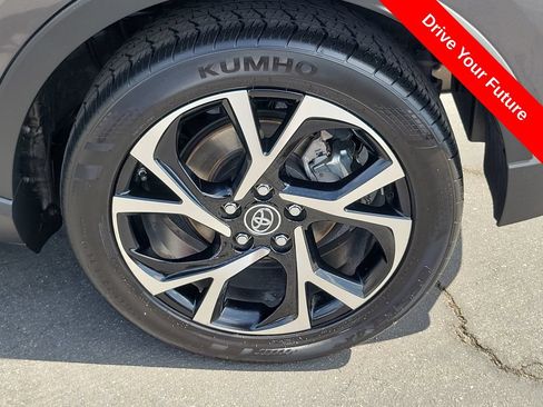 Used 2019 Toyota C-HR Limited FWD image 24