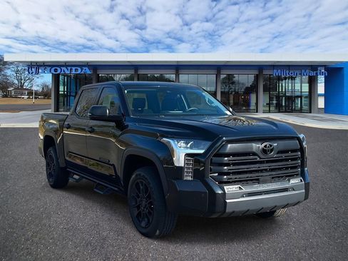 Used 2023 Toyota Tundra SR5 w/ SR5 Convenience Package image 1
