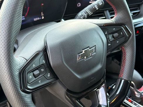 Used 2024 Chevrolet Trax RS w/ Sunroof Package FWD image 29