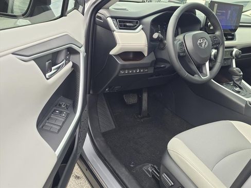 Used 2025 Toyota RAV4 Limited image 9