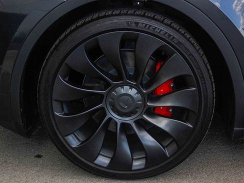 Used 2024 Tesla Model Y Performance image 10