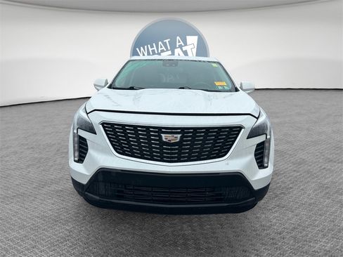 Used 2023 Cadillac XT4 Luxury w/ Cold Weather Package image 9