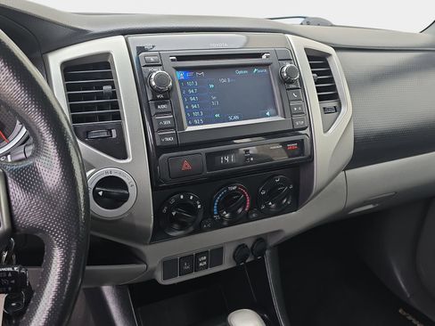 Used 2013 Toyota Tacoma Base image 22