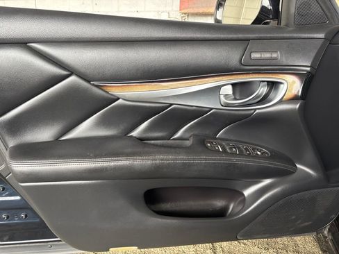 Used 2016 INFINITI Q70 L 3.7 w/ Deluxe Touring Package RWD image 11