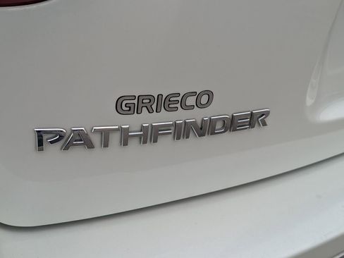 Used 2019 Nissan Pathfinder SV image 12