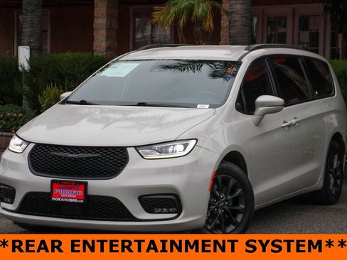 Used 2021 Chrysler Pacifica Touring w/ S Appearance Package image 4